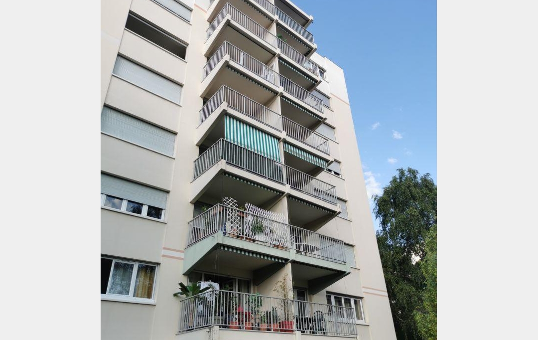 Annonces SAINTGENISLAVAL : Appartement | SAINTE-FOY-LES-LYON (69110) | 61 m2 | 189 000 € 