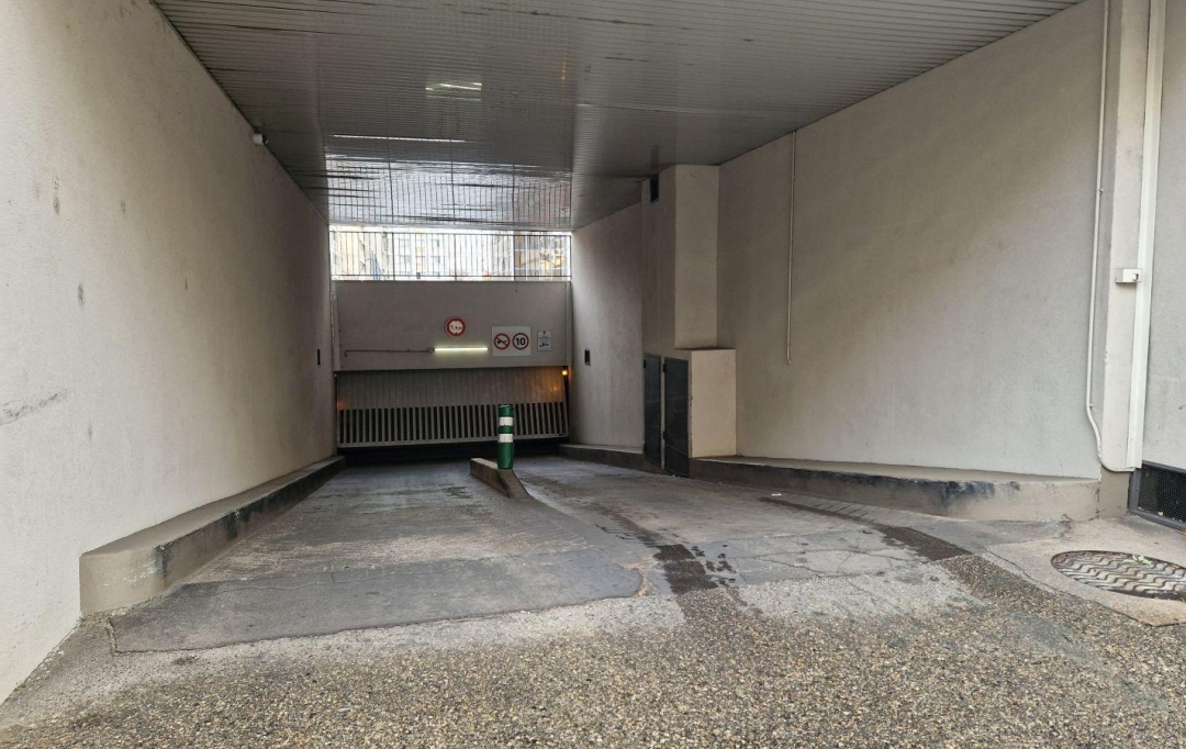 Annonces SAINTGENISLAVAL : Garage / Parking | VILLEURBANNE (69100) | 13 m2 | 21 000 &euro; 