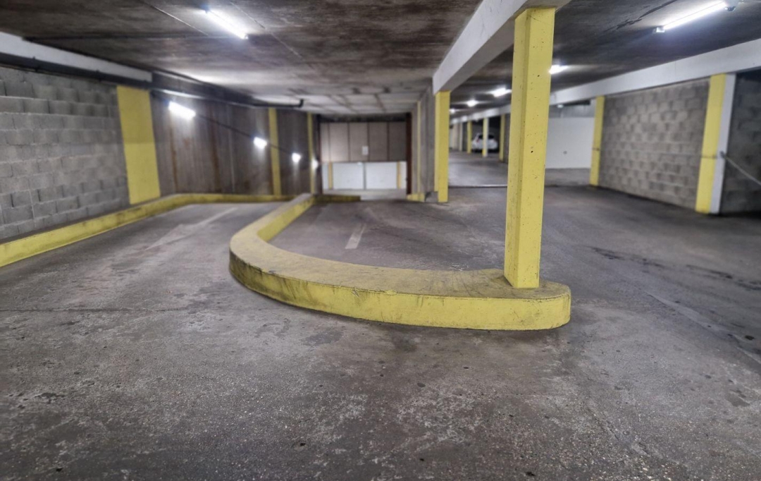 Annonces SAINTGENISLAVAL : Garage / Parking | VILLEURBANNE (69100) | 13 m2 | 21 000 € 