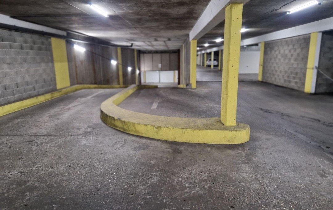 Annonces SAINTGENISLAVAL : Garage / Parking | VILLEURBANNE (69100) | 13 m2 | 21 000 &euro; 