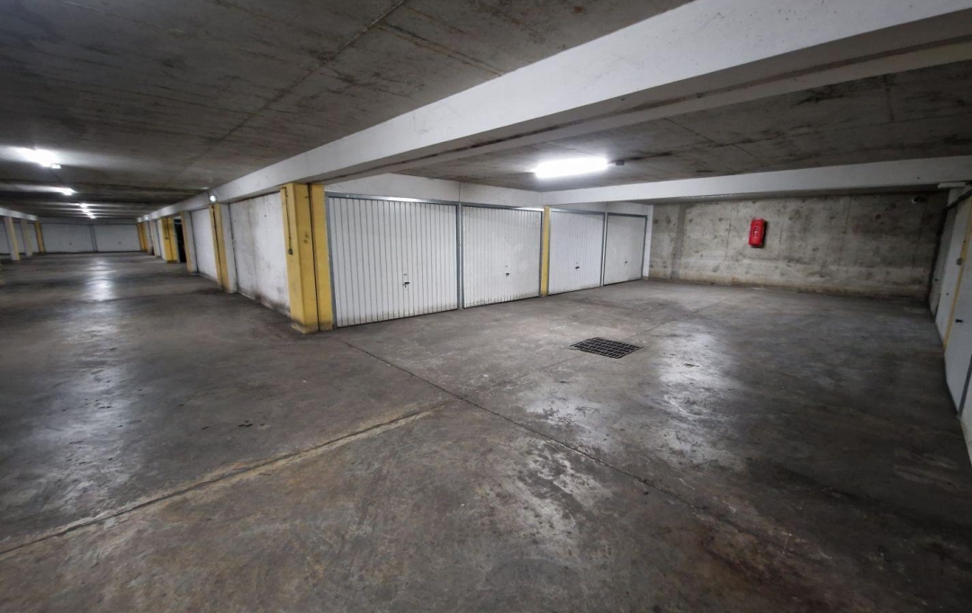 Annonces SAINTGENISLAVAL : Garage / Parking | VILLEURBANNE (69100) | 13 m2 | 21 000 &euro; 